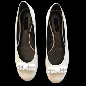 NWOT Marc Jacobs White Patent Leather Stud Flats